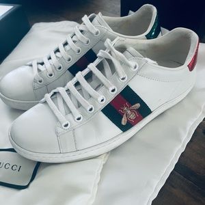 Gucci Womens Ace sneaker with Bee
